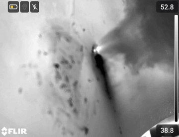 Câmera FLIR OGI mostrando nuvem de gás invisível escapando, em tempo real